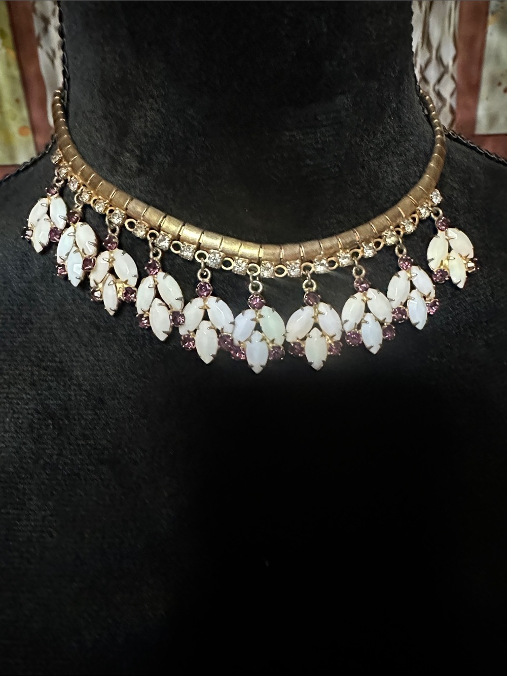 Elegant vintage Gold-Tone Choker Necklace with Milk glass Drops and Pink Accent